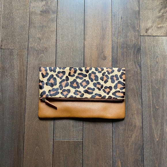 Gap NWOT foldover leopard print leather clutch. Camel/Tan Colour. - Picture 2 of 7